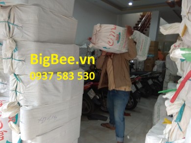 BigBee đi giao 50 cây băng keo giấy 4F8-12y cho khách ở KCN Tân Đức, Đức Hòa Hạ, Đức Hòa, Long An