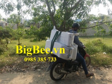 BigBee đi giao băng keo cho khách hàng trong nội thành - Tp.HCM