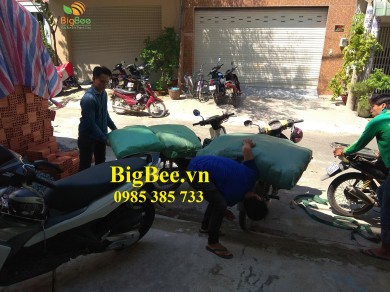 BigBee đi giao hàng bao tay len bảo hộ và giẻ lau dầu nhớt cho khách ở Nguyễn Văn Linh, Q7, HCM